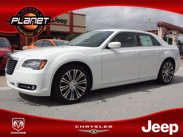 Chrysler 300S 2013 photo 16