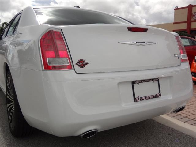 Chrysler 300S 2013 photo 7