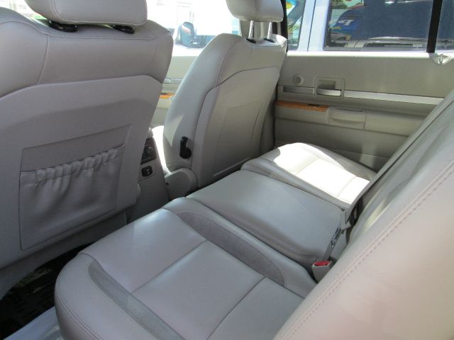 Chrysler Aspen 2007 photo 2