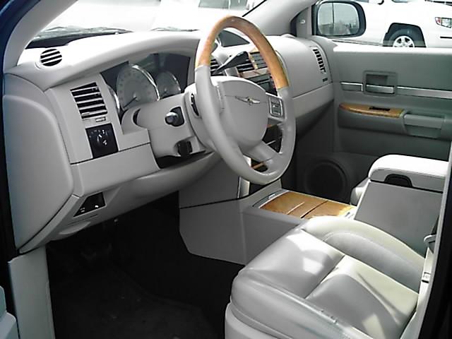 Chrysler Aspen 2007 photo 2