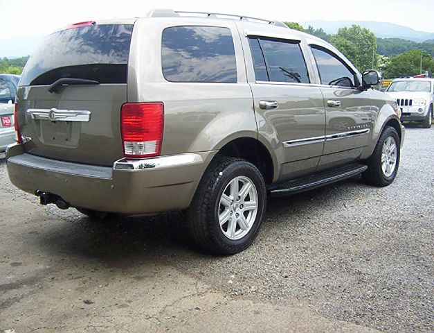 Chrysler Aspen Super SUV