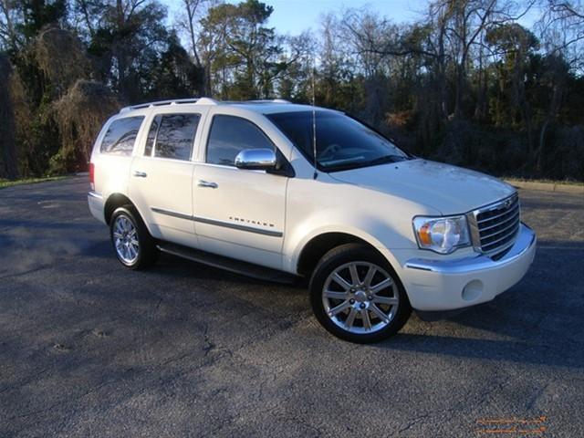 Chrysler Aspen W/4lt Sport Utility