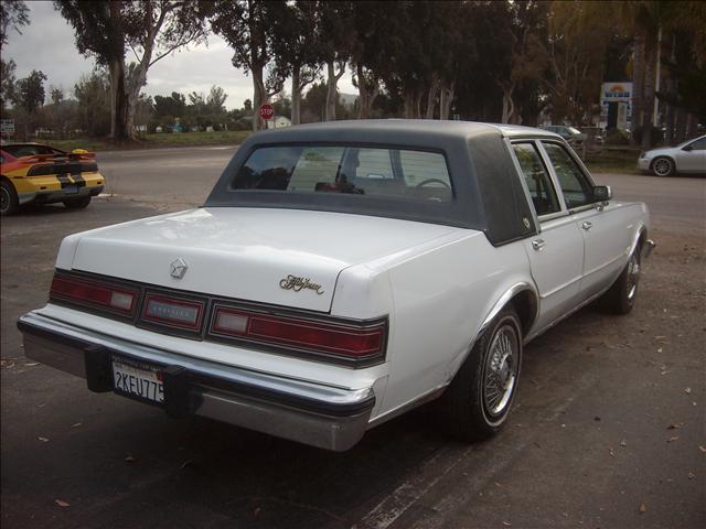 Chrysler Fifth Avenue 1988 photo 3