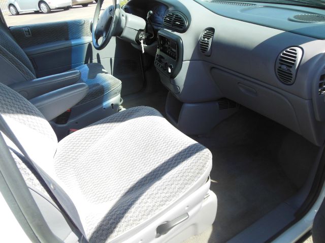 Chrysler Grand Voyager 2000 photo 2