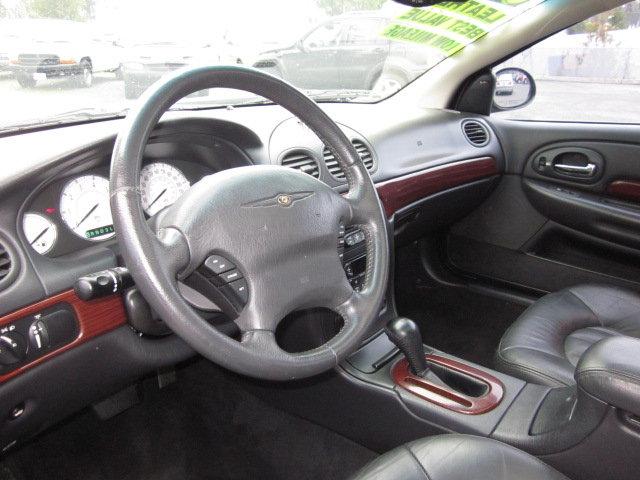 Chrysler LHS 2001 photo 2