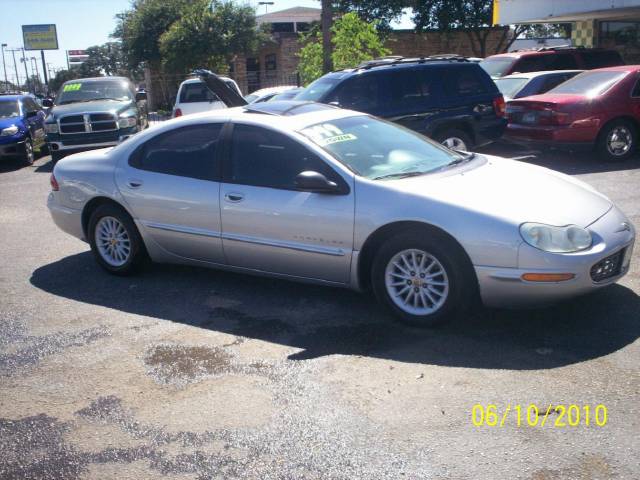 Chrysler LHS 2001 photo 2