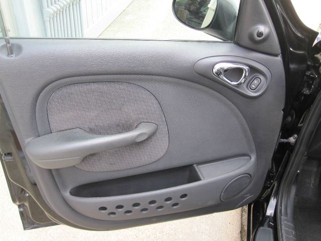 Chrysler PT Cruiser 2004 photo 17