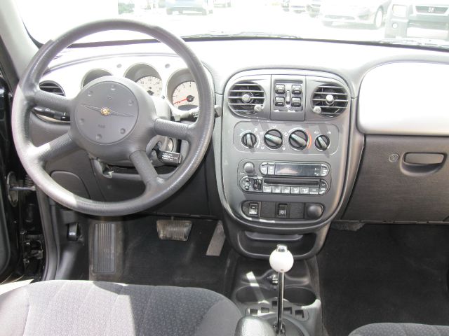 Chrysler PT Cruiser 2004 photo 2