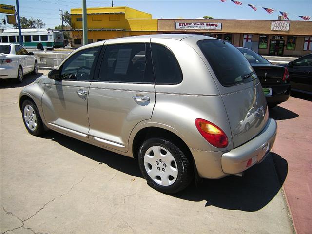 Chrysler PT Cruiser 2004 photo 2