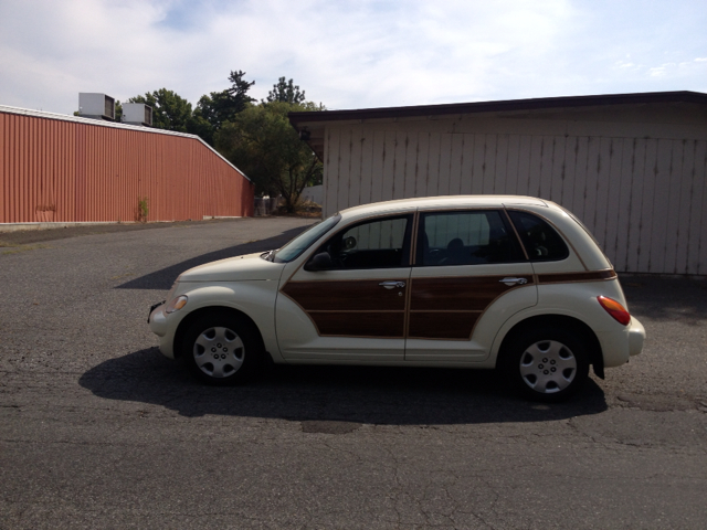 Chrysler PT Cruiser Base SUV