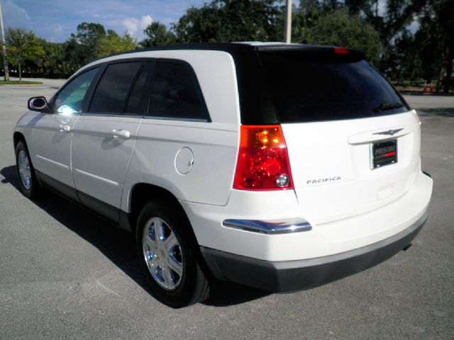 Chrysler Pacifica 2004 photo 2