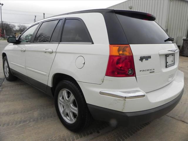 Chrysler Pacifica 2005 photo 2