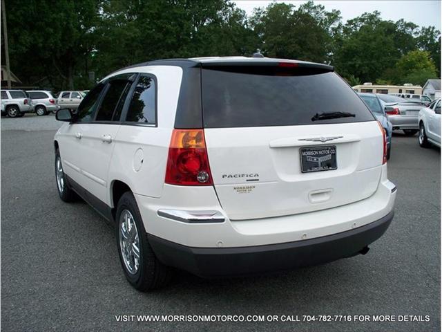 Chrysler Pacifica 2005 photo 2