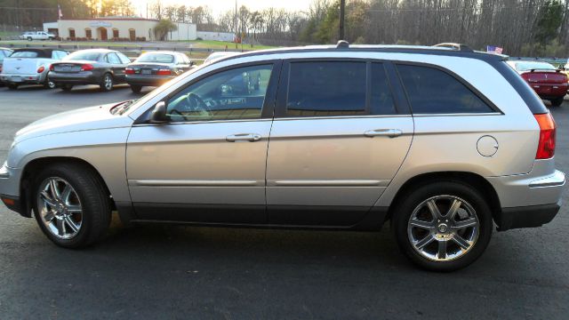 Chrysler Pacifica 2005 photo 2