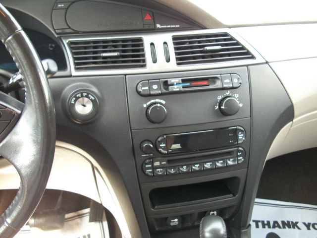 Chrysler Pacifica 2005 photo 2