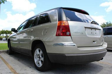 Chrysler Pacifica 2005 photo 2