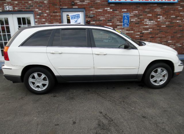 Chrysler Pacifica 2005 photo 2