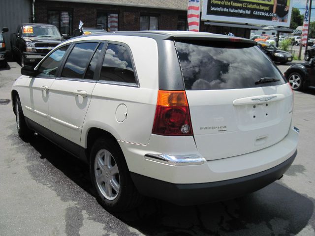 Chrysler Pacifica 2005 photo 2