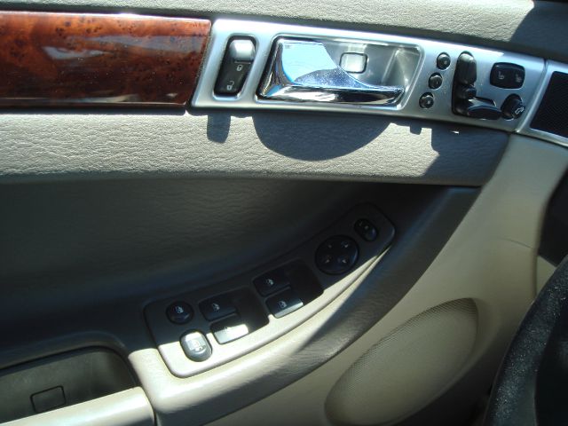 Chrysler Pacifica 2006 photo 2