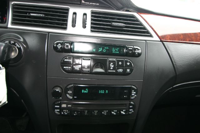 Chrysler Pacifica 2006 photo 2