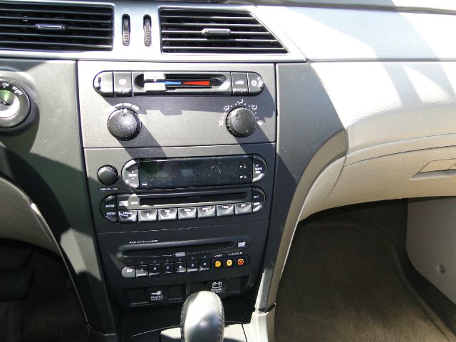 Chrysler Pacifica 2006 photo 2