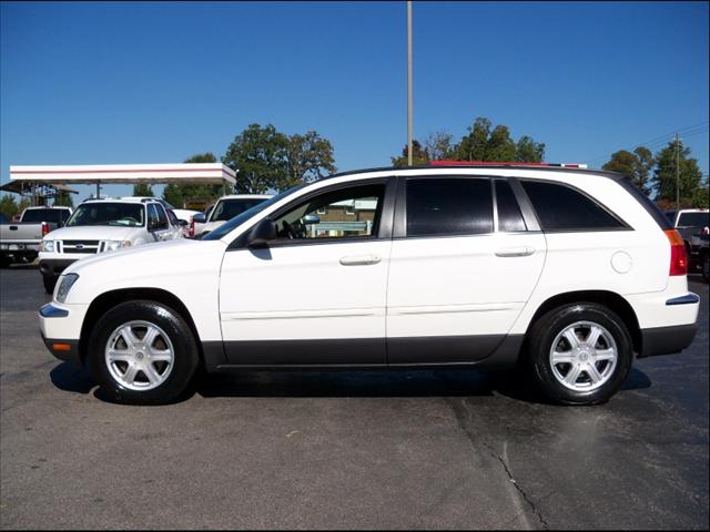 Chrysler Pacifica 2006 photo 2