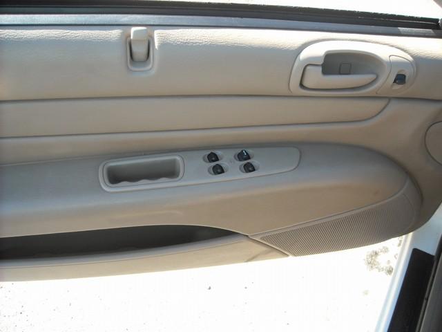 Chrysler Sebring 2004 photo 2