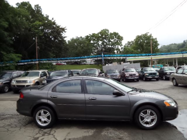 Chrysler Sebring Ext Cab 125.9 WB Sedan