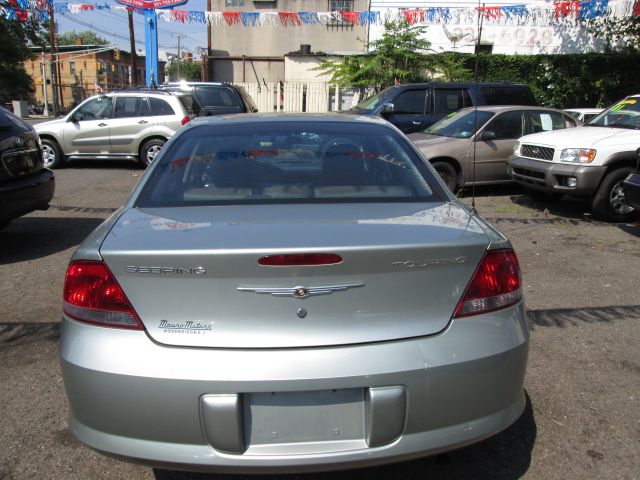 Chrysler Sebring Ext Cab 125.9 WB Sedan