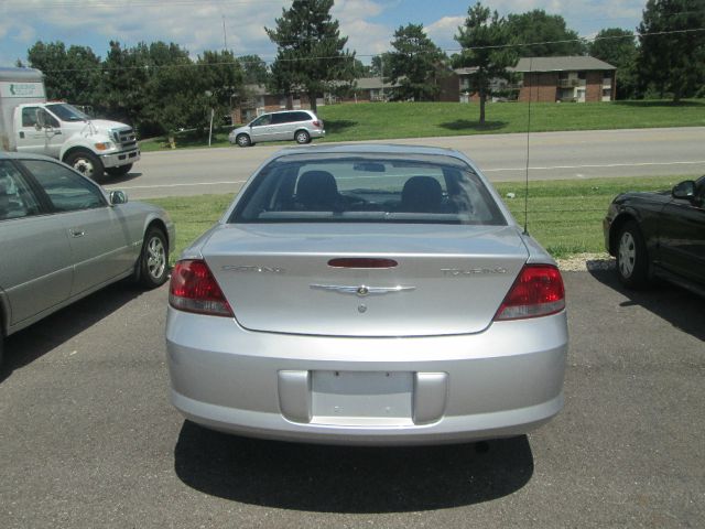 Chrysler Sebring Ext Cab 125.9 WB Sedan