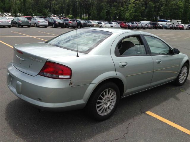 Chrysler Sebring Ext Cab 125.9 WB Sedan