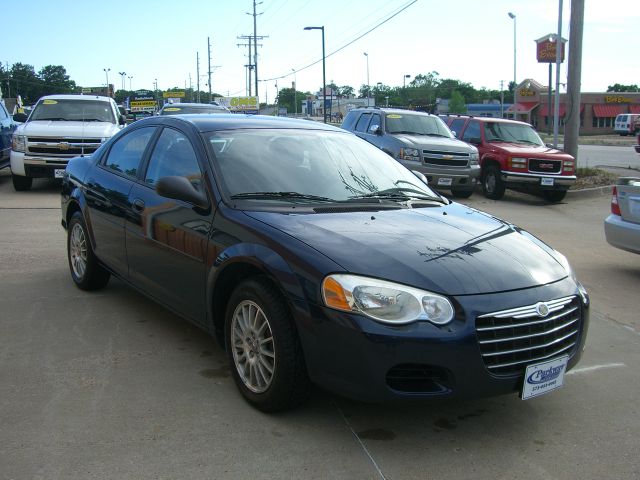 Chrysler Sebring Ext Cab 125.9 WB Sedan