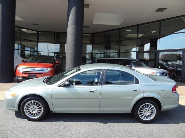 Chrysler Sebring Ext Cab 125.9 WB Sedan