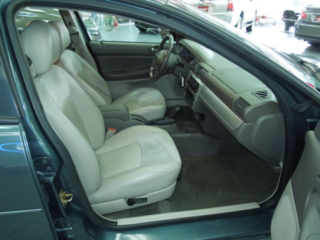 Chrysler Sebring Ext Cab 125.9 WB Sedan