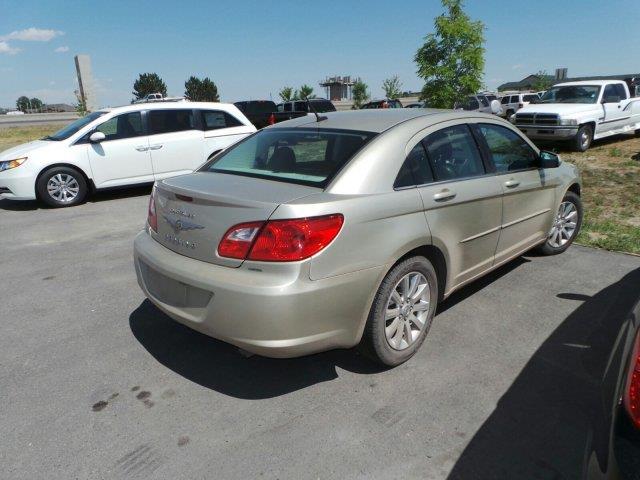 Chrysler Sebring 2010 photo 2