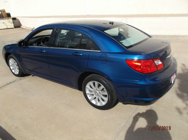 Chrysler Sebring 2010 photo 2