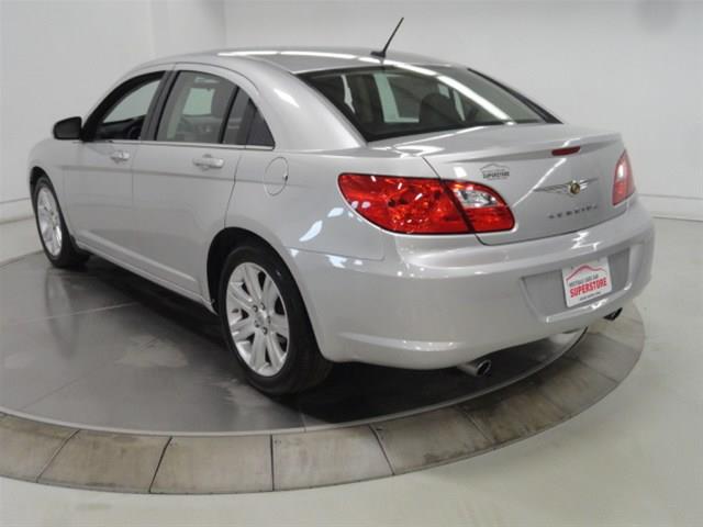 Chrysler Sebring 2010 photo 2