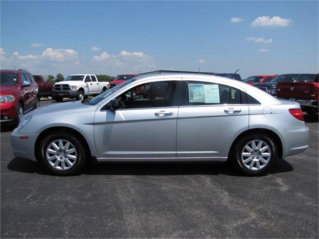 Chrysler Sebring 2010 photo 2