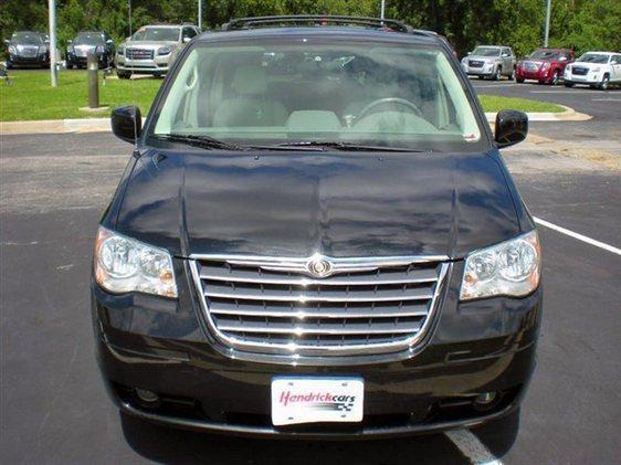 Chrysler Town 2009 photo 4