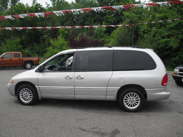 Chrysler Town and Country 2000 photo 5