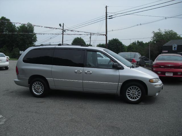 Chrysler Town and Country 2000 photo 6