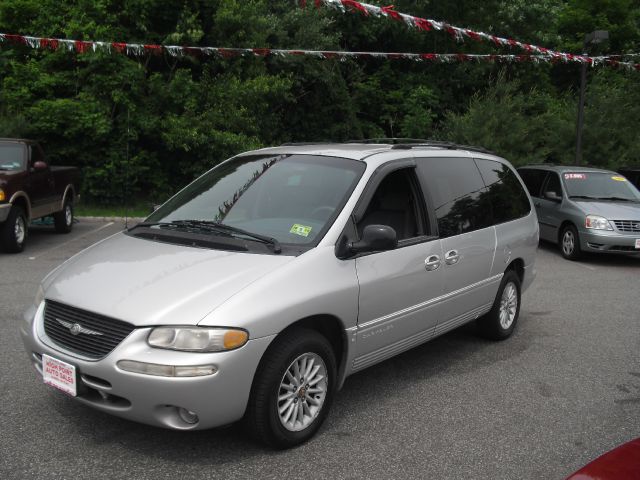Chrysler Town and Country 2000 photo 7