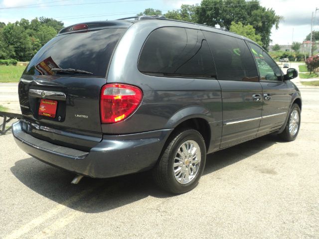 Chrysler Town and Country SLT 25 MiniVan