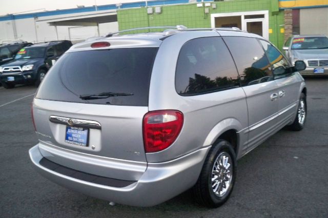 Chrysler Town and Country SLT 25 MiniVan