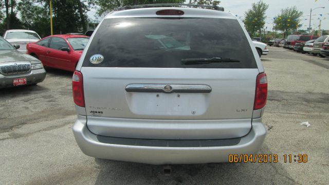 Chrysler Town and Country S Sedan Under FULL Factory Warranty MiniVan