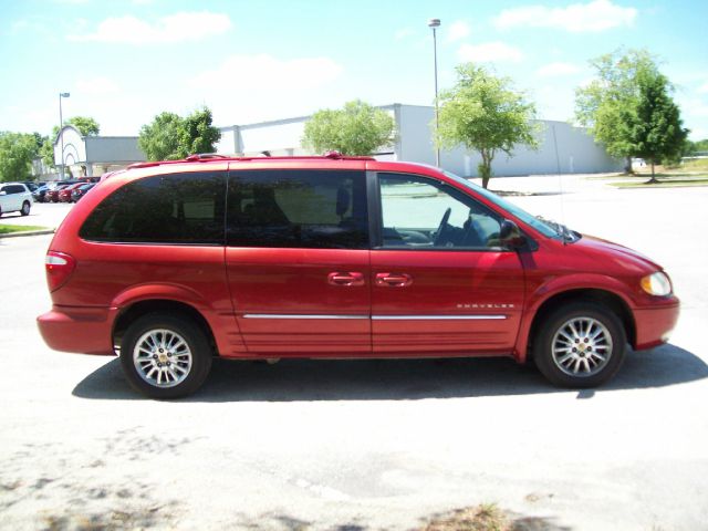 Chrysler Town and Country SLT 25 MiniVan