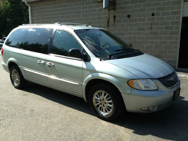 Chrysler Town and Country SLT 25 MiniVan