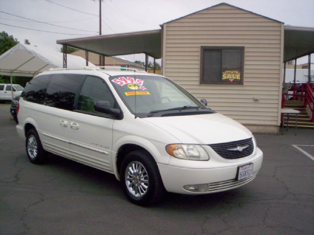 Chrysler Town and Country SLT 25 MiniVan