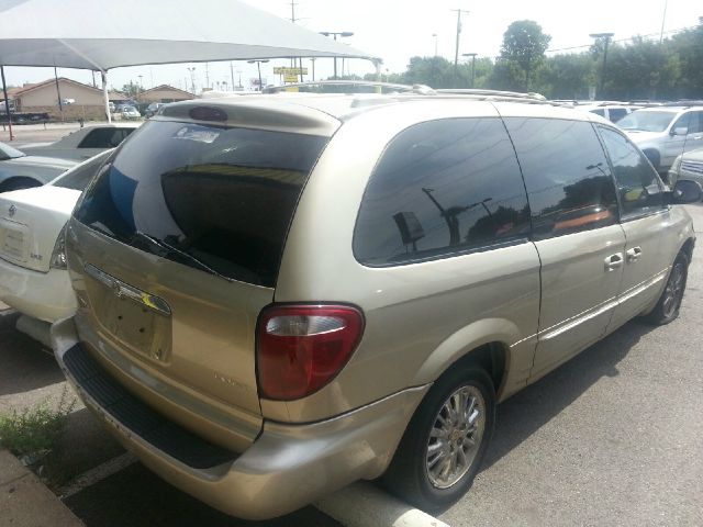 Chrysler Town and Country SLT 25 MiniVan