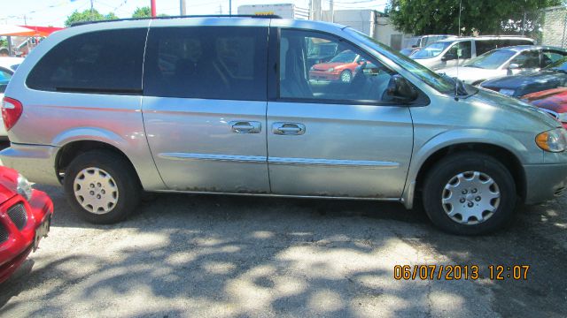 Chrysler Town and Country Quad Coupe 3 MiniVan